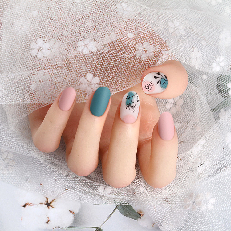 Fashion Oval Nails In The Exquisite Packing Box With Ribbon Hanger And Silky Touch